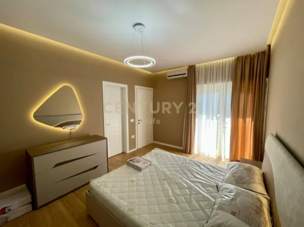 Tirane, jepet me qera apartament 2+1+Ballkon Kati 1, 103 m² 800 € (kopshti botanik)