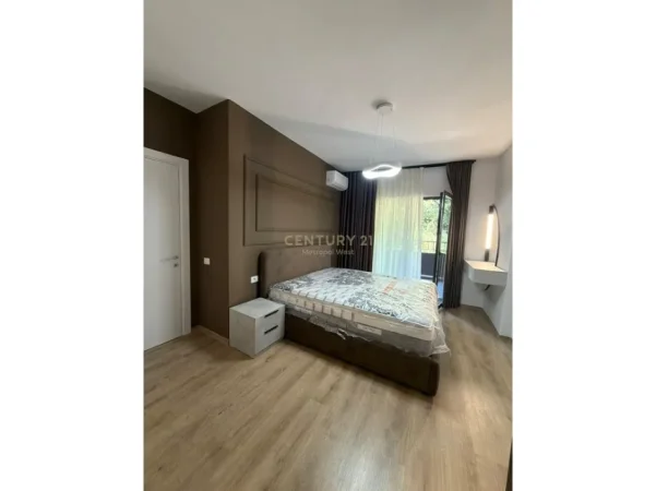 Tirane, jepet me qera apartament 2+1+Ballkon Kati 4, 123 m² 1.100 € (rruga e elbasanit rezidenca xheluks)