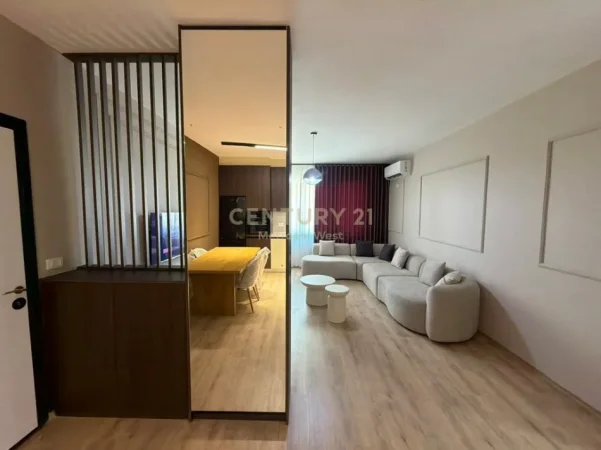 Tirane, jepet me qera apartament 2+1+Ballkon Kati 4, 123 m² 1.100 € (rruga e elbasanit rezidenca xheluks)