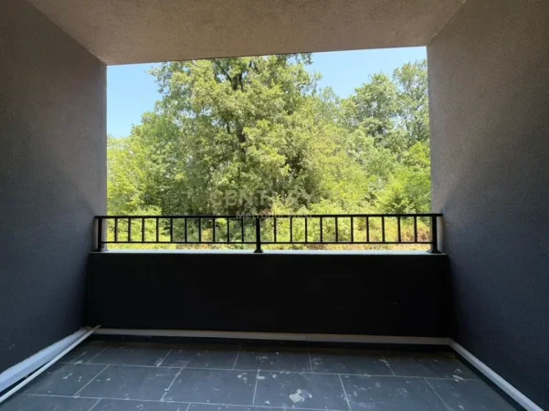 Tirane, jepet me qera apartament 2+1+Ballkon Kati 4, 123 m² 1.100 € (rruga e elbasanit rezidenca xheluks)