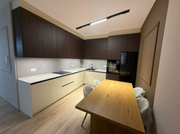 Tirane, jepet me qera apartament 2+1+Ballkon Kati 4, 123 m² 1.100 € (rruga e elbasanit rezidenca xheluks)