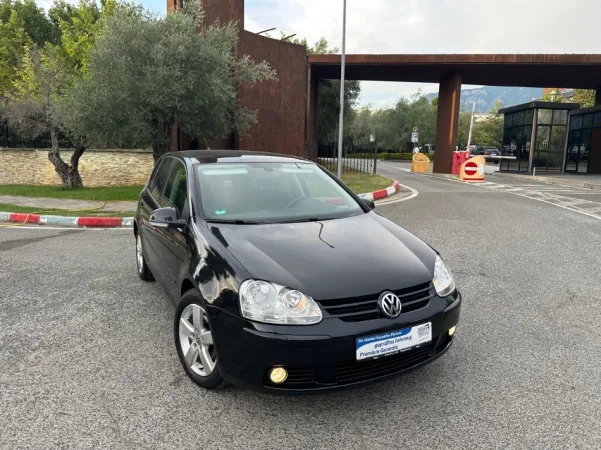 Tirane, shes makine VOLKSWAGEN GOLF 5 1.9 TDI Nafte, e zeze automatik Klima 192.000 km