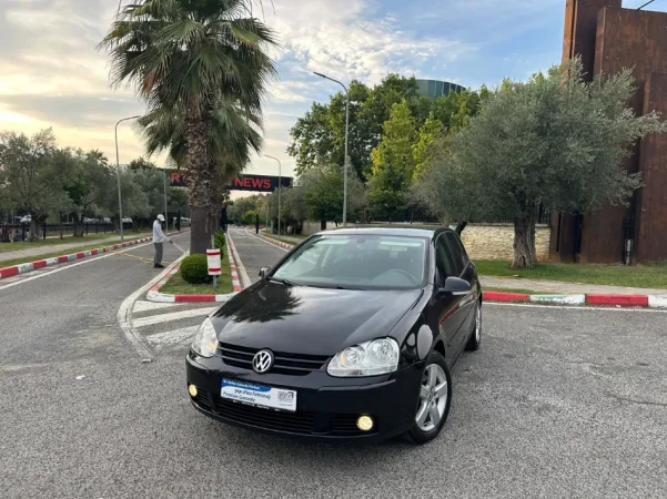 Tirane, shes makine VOLKSWAGEN GOLF 5 1.9 TDI Nafte, e zeze automatik Klima 192.000 km
