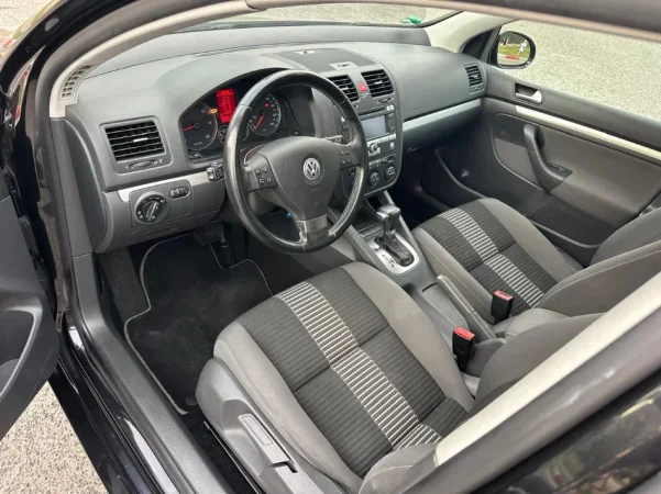 Tirane, shes makine VOLKSWAGEN GOLF 5 1.9 TDI Nafte, e zeze automatik Klima 192.000 km
