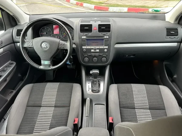 Tirane, shes makine VOLKSWAGEN GOLF 5 1.9 TDI Nafte, e zeze automatik Klima 192.000 km