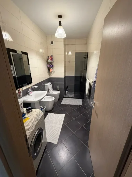 TIRANE SHITET APARTAMENT 1+1   180.000 € (BULEVARDI I RI)