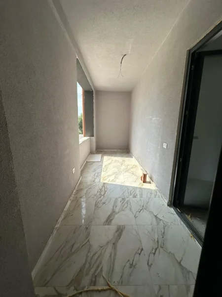 SHITET APARTAMENT 2+1+2  PRANE XIBRAKUT    219.000 €