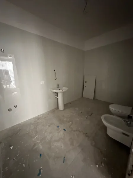 SHITET APARTAMENT 2+1+2  PRANE XIBRAKUT    219.000 €