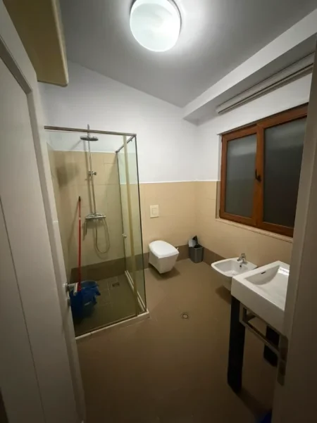 Tirane, jepet me qera apartament duplex Dublex , 120 m² 1.400 € (Liqeni i Thate)