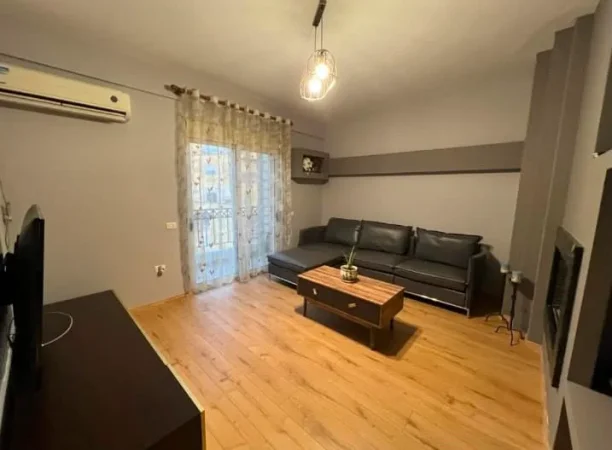 Tirane, jepet me qera apartament 1+1+Aneks+Ballkon Kati 8, 90 m² 600 € (rruga siri kodra)