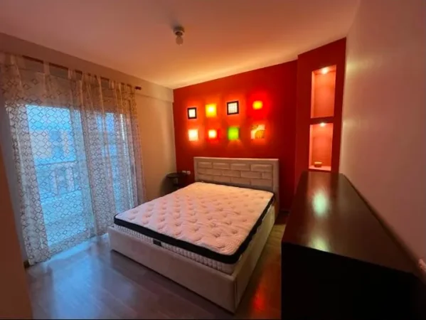 Tirane, jepet me qera apartament 1+1+Aneks+Ballkon Kati 8, 90 m² 600 € (rruga siri kodra)
