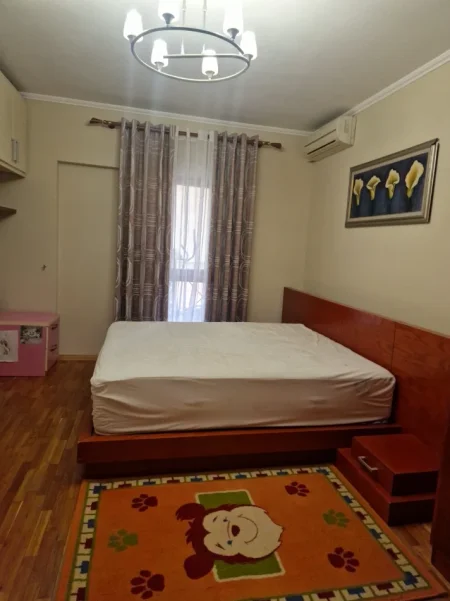 Tirane, jepet me qera apartament 2+1+Ballkon Kati 5, 110 m² 900 € (Fortuzi)