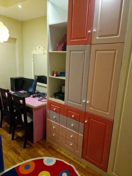 Tirane, jepet me qera apartament 2+1+Ballkon Kati 5, 110 m² 900 € (Fortuzi)