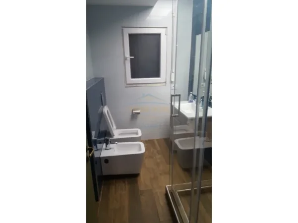 Tirane, jepet me qera apartament 2+1 Kati 2, 89 m² 650 € (LIQENI I THATE)