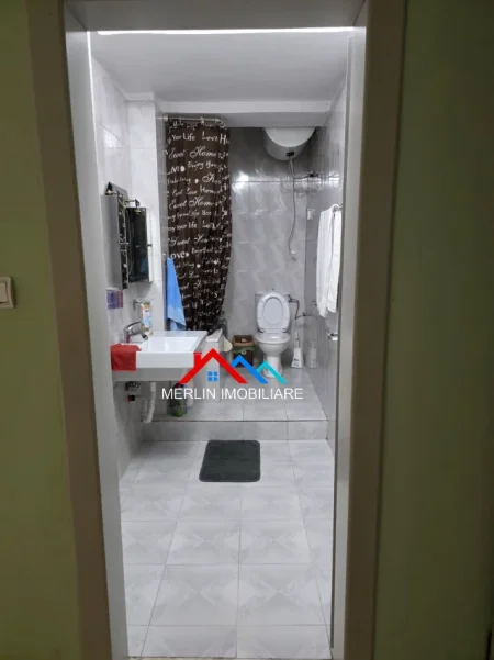 Tirane, jepet me qera apartament 2+1+Ballkon Kati 2, 100 m² 638 € (RRUGA PETRO NINI LUARASI,SHKOLLA E BALETIT)