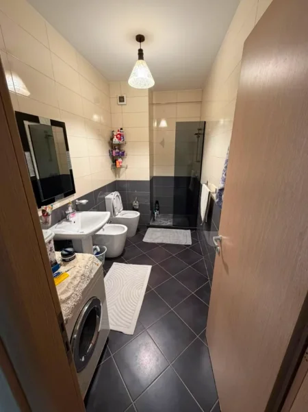 Tirane, shitet apartament 1+1 Kati 3, 89 m² 191.019 € (Bulevardi i Ri)