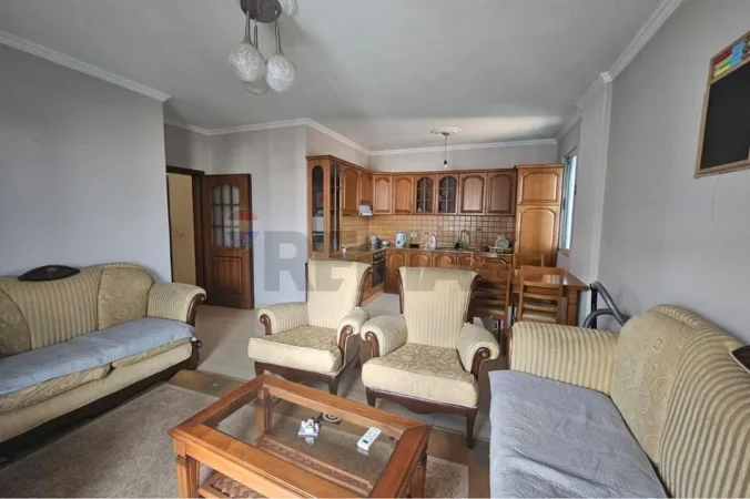 Tirane, jepet me qera apartament 1+1 , 100 m² 550 € (Rruga e Elbasanit,)