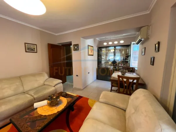 Tirane, jap me qera apartament 2+1 Kati 3, 600 € (rruga durresit)