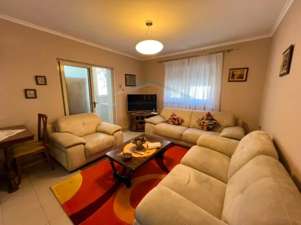 Tirane, jap me qera apartament 2+1 Kati 3, 600 € (rruga durresit)