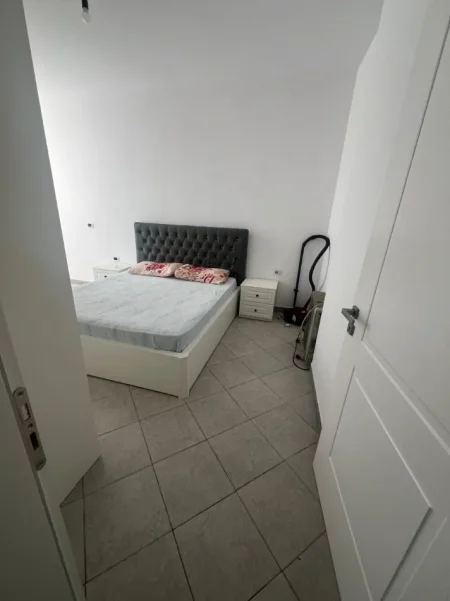 Tirane, jepet me qera apartament 2+1+Ballkon , 93 m² 400 € (Rruga e Qelqit)