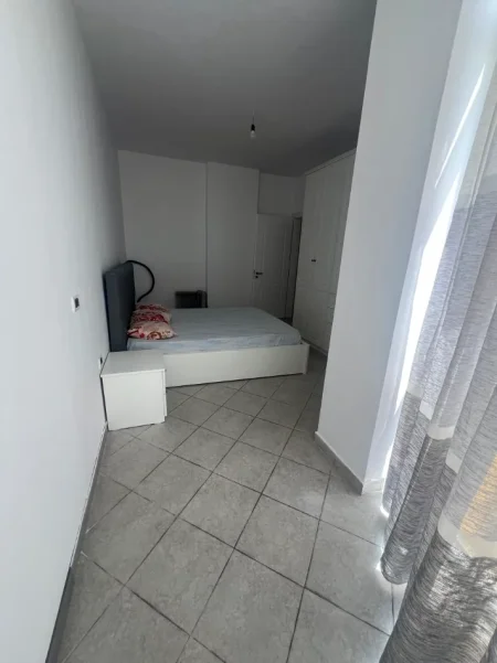Tirane, jepet me qera apartament 2+1+Ballkon , 93 m² 400 € (Rruga e Qelqit)