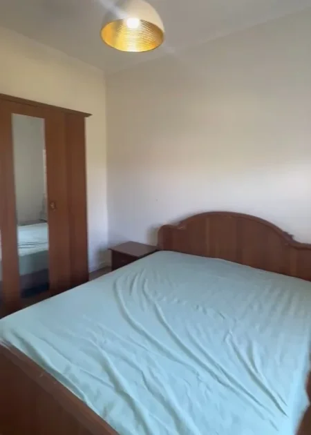 Tirane, jepet me qera apartament 1+1 , 60 m² 350 € (Selite e Vogel ( afer uni Marin Barleti))