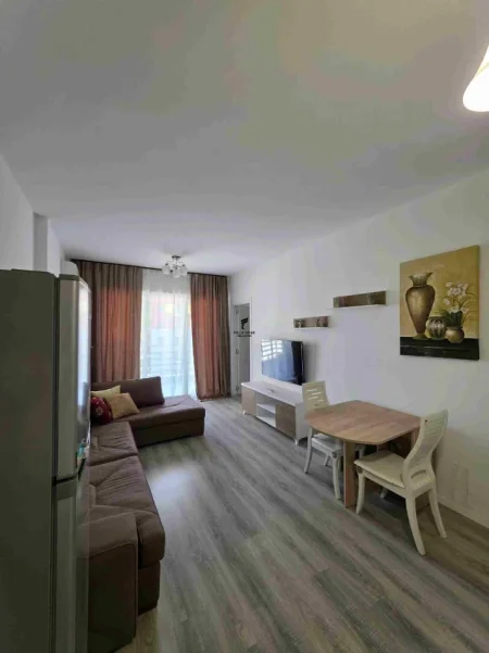 Tirane, jepet me qera apartament 1+1 Kati 4, 60 m² 550 € (LAPRAKE)