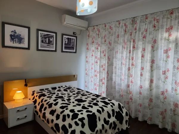 Tirane, jepet me qera apartament 3+1+Aneks+Ballkon , 700 € (Bulevardi I Ri)