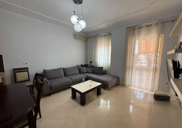 Tirane, jepet me qera apartament 2+1 Kati 7, 80 m² 550 € (5 MAJI)