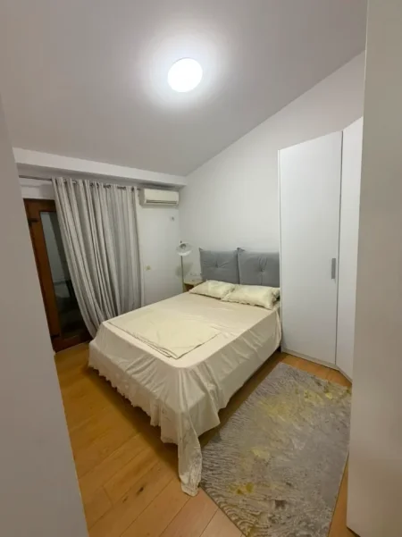 Tirane, jepet me qera apartament 3+1+Ballkon Kati 3, 120 m² 1.400 € 