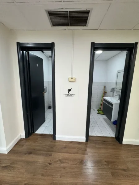 Tirane, jepet me qera zyre Kati 7, 100 m² 1.500 € (BLLOK)