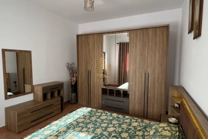 Tirane, jepet me qera apartament 2+1+Ballkon Kati 2, 90 m² 500 € (Siri Kodra)