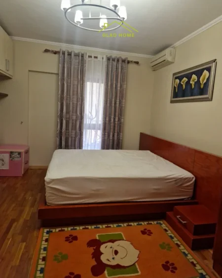 Tirane, jepet me qera 2+1 Kati 6, 130 m² 