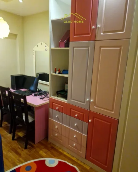 Tirane, jepet me qera 2+1 Kati 6, 130 m² 
