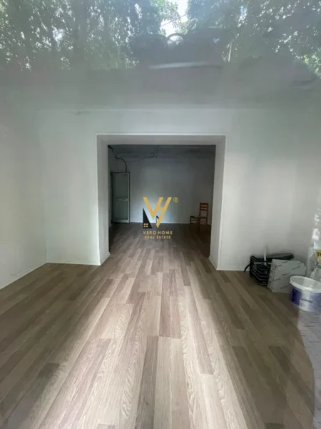 Tirane, jepet me qera dyqan Kati 0, 30 m² 1.850 € (BLLOK)