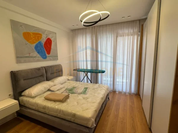 Tirane, jepet me qera apartament 1+1 Kati 1, 70 m² 650 € (Selite)