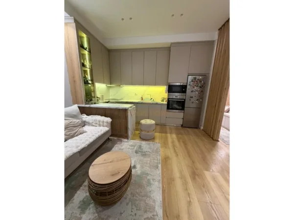 Tirane, shes apartament 2+1 Kati 1, 