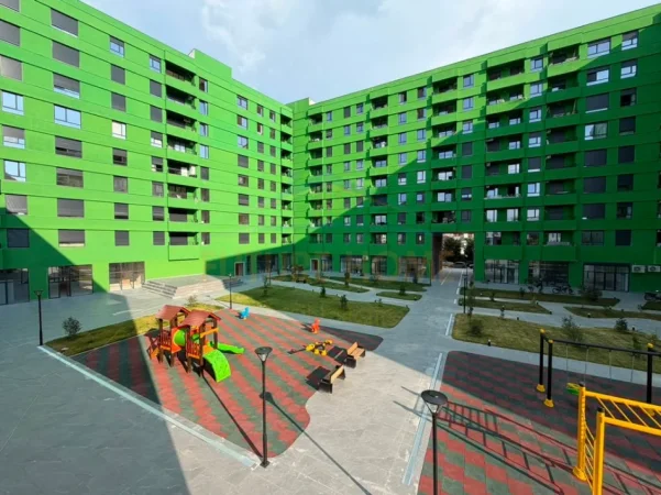 Tirane, jepet me qera ambjent biznesi Kati 2, 90 m² 700 € (5 Maji)