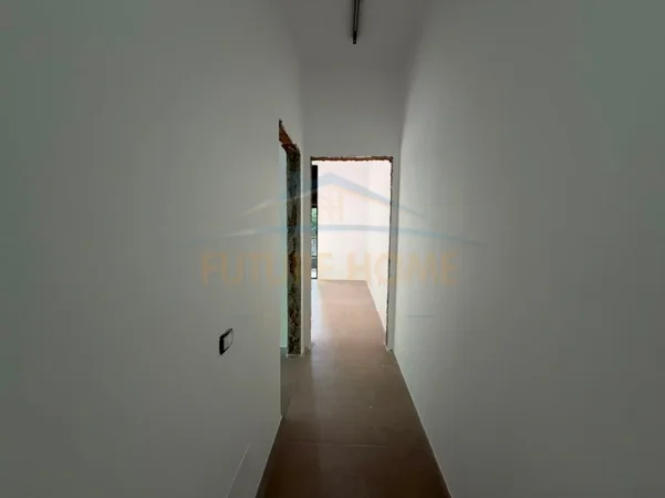 Tirane, jepet me qera ambjent biznesi Kati 2, 90 m² 700 € (5 Maji)