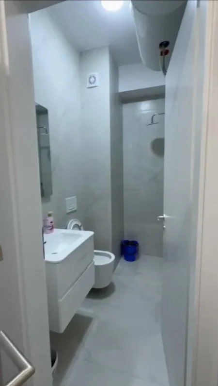 Tirane, jepet me qera apartament 1+1 Kati 4, 50 m² 500 € (Kompleksi Kadiu)