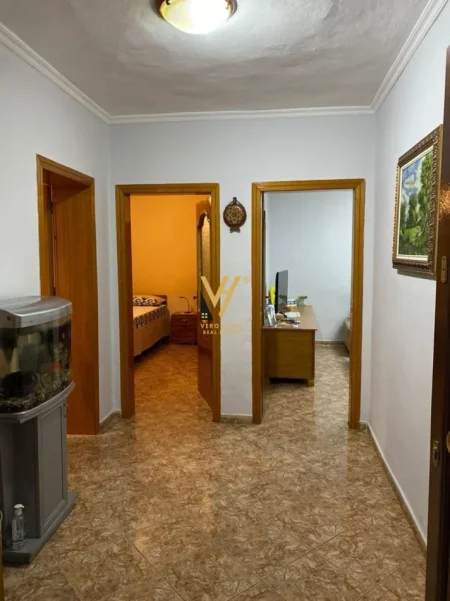 Tirane, jepet me qera apartament 2+1+Ballkon Kati 3, 87 m² 620 € (RRUGA E ELBASANIT)
