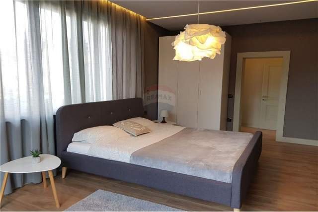 Tirane, jepet me qera apartament 3+1 Kati 1, 180 m² 1.200 Euro (Komuna e Parisit)