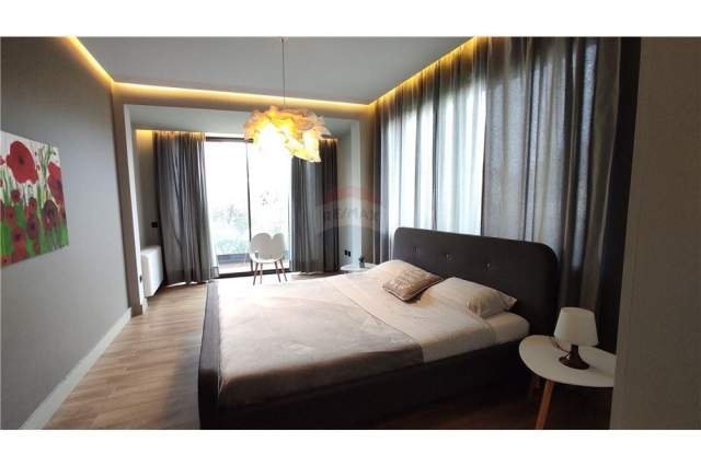 Tirane, jepet me qera apartament 3+1 Kati 1, 180 m² 1.200 Euro (Komuna e Parisit)
