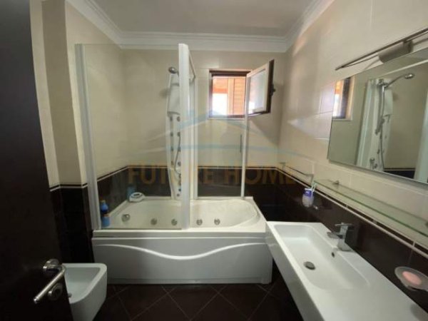 Tirane, jepet me qera apartament 2+1 Kati 5, 90 m² 850 Euro (Selvia)