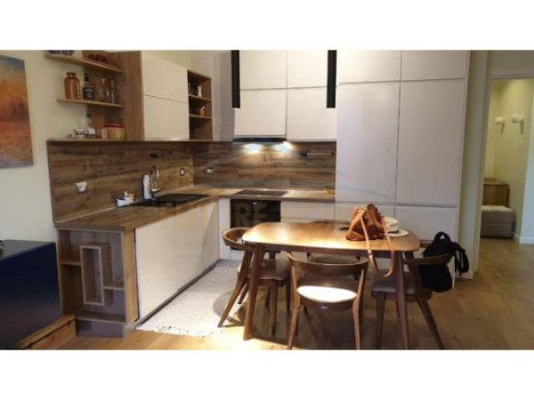 Tirane, jepet me qera apartament 2+1 Kati 2, 95 m² 600 Euro (ALF35153)