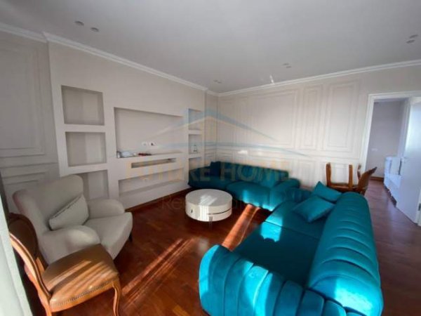 Tirane, jepet me qera apartament 2+1 Kati 10, 110 m² 2.000 Euro (RRUGA E KAVAJES)