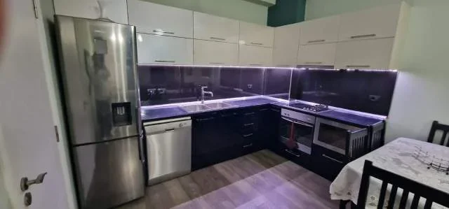 Tirane, jepet me qera apartament 2+1+2 Kati 5, 110 m² 450 Euro (Astir)