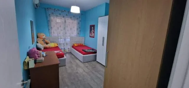 Tirane, jepet me qera apartament 2+1+2 Kati 5, 110 m² 450 Euro (Astir)