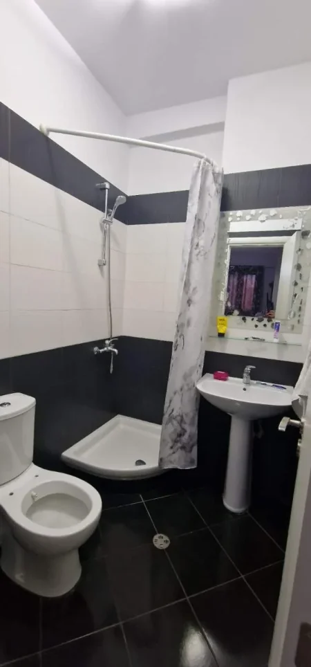 Tirane, jepet me qera apartament 2+1+2 Kati 5, 110 m² 450 Euro (Astir)