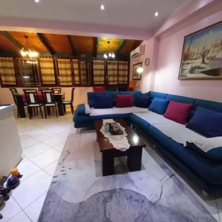 Tirane, jepet me qera apartament 2+1+BLK Kati 6, 110 m² 550 Euro
